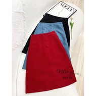 Maihouse big size A-line skirt with slight flare and buttoned pockets covered in linen, suitable for