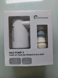 Flextailgear Max Pump 2，一款專為露營和旅行設計的便攜式無線充氣/抽氣兩用泵。

它內建了 3,600mAh 的可充電鋰電池，不僅能為充氣床或泳池浮床快速充氣和放氣，還能當作行動