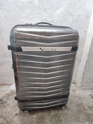 V-ROOX STUDIO Luggage Large Size, Silver. V-ROOX STUDIO 行李箱 大号，银色。