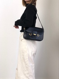 【VintageShop solo 日本直送 中古包專賣店】CELINE 經典馬車標誌 黑色皮革 側肩包 vintage