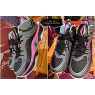 Basketball shoes with spike