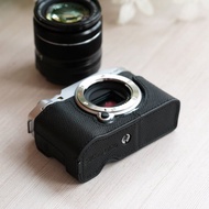 適用機型 FUJIFILM X-M5 手掌紋皮革相機底座皮套