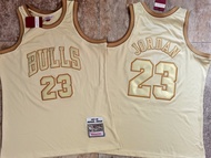 <1123>ชายChicago Bulls #23 Michael Jordann Mitchell Ness 1997-98 Hardwood Classicsเสื้อบาสเกตบอลทองค