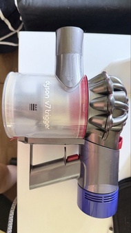 Broken Dyson V7 Trigger Handheld Vacuum Cleaner without battery