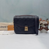 LV POCHETTE MÉTIS藍色牛皮壓紋郵差包
