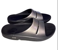 OOFOS OOahh Recovery Slides Sandals W10/ M8 Silver
