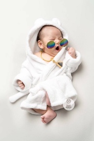 ชุดคลุมอาบน้ำมีฮู้ดสีขาวสำหรับเด็กทารกชาย ใส่แล้วดูลุคอาเสี่ย ใส่ง่าย ไม่แพ้ไม่คัน พร้อมส่งเลย ไซส์ 0-3เดือน by babyworldoutlet