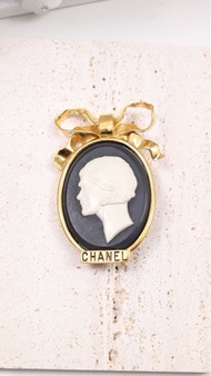 Chanel卡梅奥浮雕人像胸针