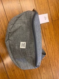 全新未剪牌Herschel灰色 腰包