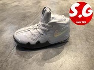 S.G NIKE KYRIE 4 NCAA TD IRVING 白色 蛇紋 高筒 小童 籃球鞋 AA2899-104