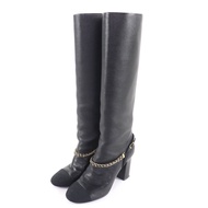 成色極佳★香奈兒 (CHANEL) 23A G45096 Coco 標誌鏈裝飾粗跟皮革長靴，黑色，金色五金，35碼，意大利製造，女款