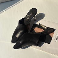 Chanel 黑皮珍珠高根穆勒鞋