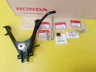 ชุดขาตั้งกลางแท้HONDA Dream 125 อะไหล่แท้ศูนย์HONDA(50500-KPW-901)(95014-71102)(50512-KPH-900)(50523