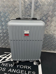 可上hk express：Elle 20 吋行李箱；Elle 20 inch luggage 55 x 35 x 22cm