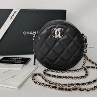 CHANEL 荔枝牛琺瑯扣小圓餅包