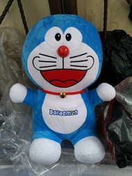 Boneka Doraemon....