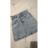 Clearance skirt denim skirt jeans mini skirt + belt size 32 only hnm