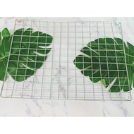 Cake Rack Size 24 x 31 x 1.5 cm.