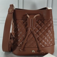 Aigner Emily cognac brown drawstring tas selempang