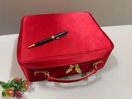 紅色化妝箱/手提箱⋯布料材質 #收藏#古董#行李箱#化妝箱#手提箱#紅