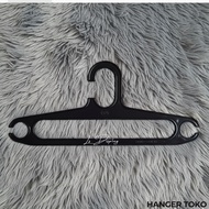 GANTUNGAN Black Plastic Clothes Hanger 42 CM Thick - Flat Anti-Slip Clothes Hanger Retail