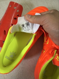 Kelme 橙色 足球鞋
