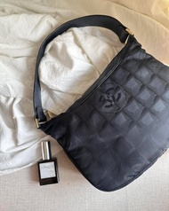 中古Chanel黑色冰格帆布腋下包