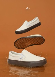 KIM&CO. Sunrise (KF008M-BEBR)  รองเท้าผ้าใบทรงสลิปออนกันน้ำ  แฟชั่นผู้หญิง วัสดุหนัง PU   นุ่มสบาย ไ