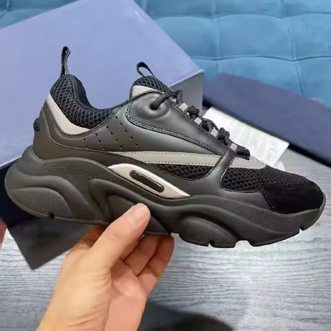 2025 High Quality Fashion Low Sneakers for Men Women Breathable Comfortable Outdoor Lace-up b22 Walk