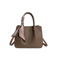 Molisa กระเป๋าถือ กระเป๋าcrossbody กระเป๋าหนังวัว จุของได้เยอะ #6162