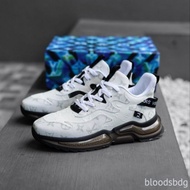 Lv TRAINER SNEAKERS WHITE BLACK