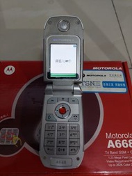 Motorola A668 摺疊手機