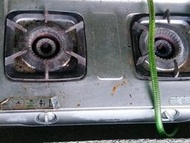 櫻花牌SG-5700 傳統式雙環雙內焰火瓦斯爐/外觀有鏽鐵 使用油垢，買回去需自行清理