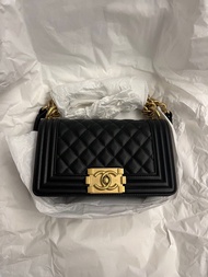 Boy chanel 20 香奈兒 小號 黑金牛 經典款 黑色菱格紋手袋