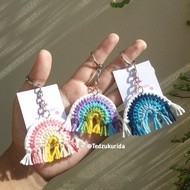 Rainbow keychain rajut/ gantungan kunci pelangi rajut