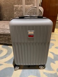 特價：Elle 20 吋登機行李箱  Elle 20 inch luggage for handcarry 55 x 36 x 23cm