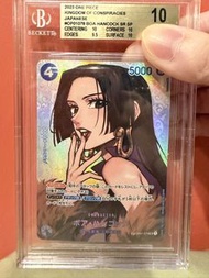 《航海王卡牌遊戲》（One Piece TCG）中人氣爆棚的女性角色天花板 —— 來自 「謀略的王國」（Kingdom of Conspiracies） 系列的 波雅·漢考克（Boa Hancock）