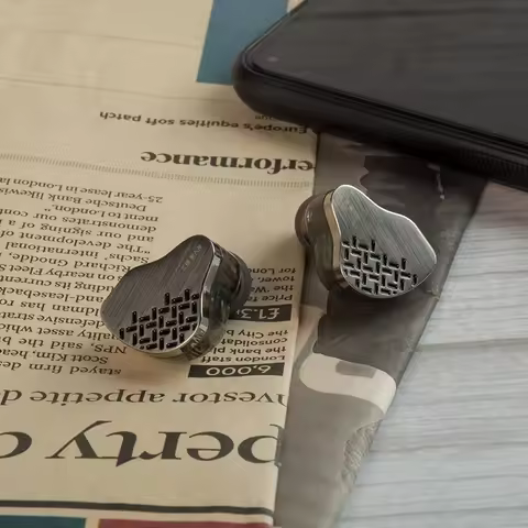 KBEAR Rosefinch HIFI Earphone 4 core OFC Wire Dynamic Driver IEM Monitor With Mic 3.5mm Plug KBEAR W