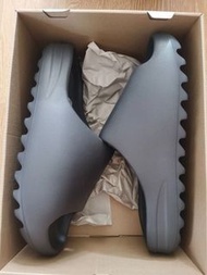 全新🌸 adidas originals Yeezy Slide “Granite” 深灰色一字拖鞋 男女通用 Outlet原廠正品