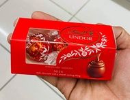 Lindt Lindor Milk Chocolate with a Smooth Melting Feeling❣️