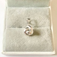 Pawnable 18K White Gold Trinity Love Knot Pendant 18K White Gold Pendant Charm