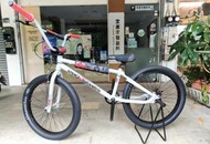 台中綠生活自行車 全新美國GT 24吋 BMX 大BM 特技車 土坡車可以參考