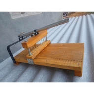 Tool for drilling holes in lontong and tempeh plastic. For plastic sizes 10cm to 20cm