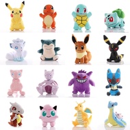 41รูปแบบโปเกมอนตุ๊กตาผ้ากำมะหยี่ Pikachued ตุ๊กตาของเล่น Bulbaspurely พ่นน้ำ Charmander Eevee Jiggly