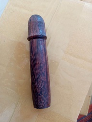 ปลัดไม้แก่นขามความยาว3 นิ้วความใหญ่สุดอยู่ที่ 17มทำจากแก่นมะขามยืนต้นตายพราย