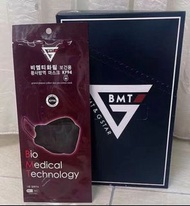 現貨發售🚨🚨🚨🚨🚨 韓國 BMT KF94 三層防疫口罩～黑色🚨🚨  🇰🇷 韓國 BMT KF94 三層3D立體防疫口罩(一盒50個)💢  1箱18盒 4盒或以上/@$112