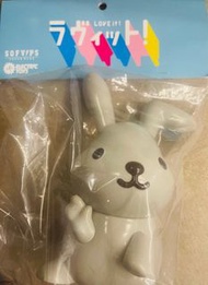 特價全新日版蠟筆小新 LOVE IT 兔仔Sof vips sofvipseleotrle toys sofubi sofvi vinyl 搪膠膠品大膠軟膠 kaljo