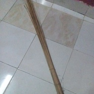 penyapu lidi diperbuat dari daun kelapa