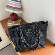 chanel黑銀油蠟皮褶皺購物袋