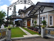 繭山飯店 (Cocoon Hills)